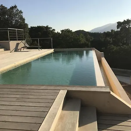 Willa Belle Moderne Avec Piscine A Debordement Avec Vue Montagne *