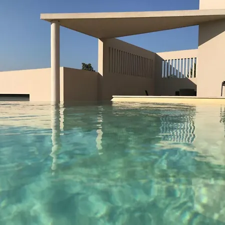 Willa Belle Moderne Avec Piscine A Debordement Avec Vue Montagne *