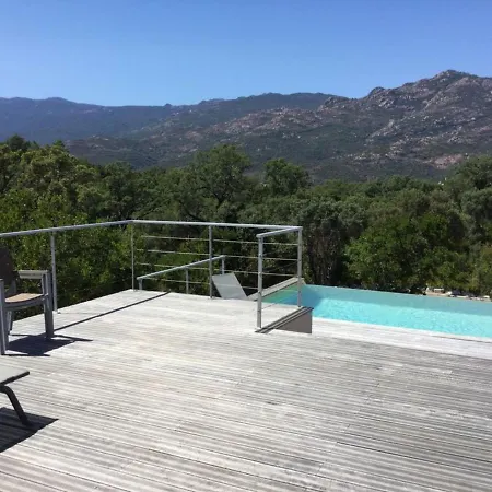 Belle Moderne Avec Piscine A Debordement Avec Vue Montagne Willa